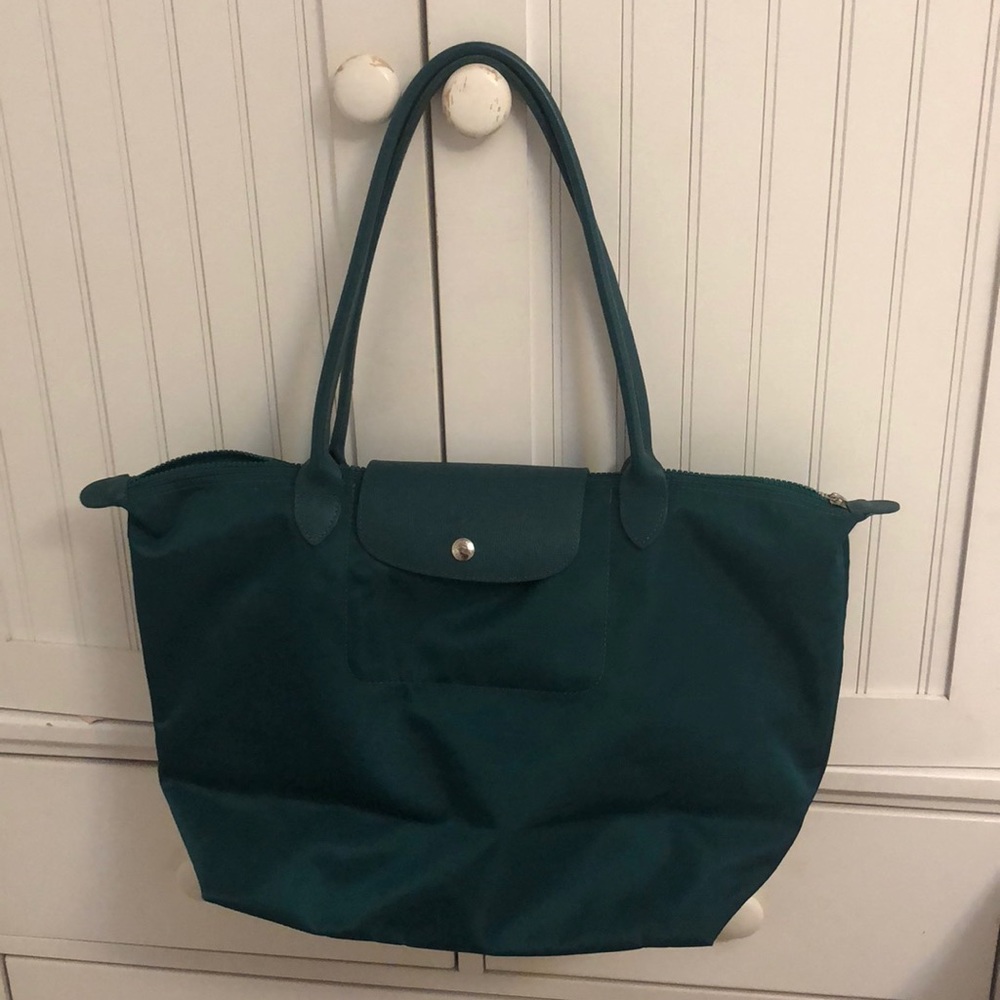 Longchamp médium green shoulder bag